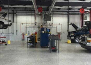North Memphis citizens claim neighbor is working a vehicle restore shop from his domestic