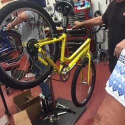 Down to Business: This South Elgin ‘pedaler’ likes to sell bicycle pleasure