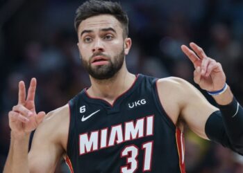 Top 5 Hot Basketball Players Heating Up the Court